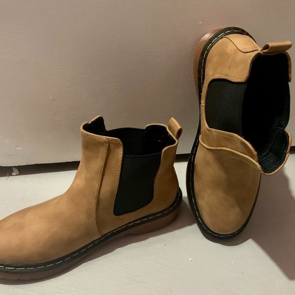 Boots size 7 - Picture 1 of 2